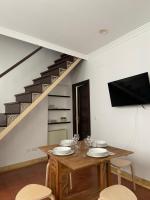 Televízia a/alebo spoločenská miestnosť v ubytovaní Apartamentos - Alameda