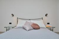 Postel nebo postele na pokoji v ubytování Hedera Estate, Villa Hedera