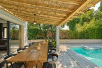 Bazén v ubytování Hedera Estate, Villa Hedera nebo v jeho okolí