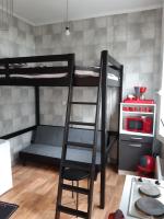 Una cama o camas cuchetas en una habitaci&oacute;n  de MAISON Studio SEDAN Meubl&eacute; 14M2 INDEPENDANT