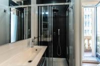 Koupelna v ubytování SUITES YOU Gran Vía