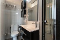 Koupelna v ubytování SUITES YOU Gran Vía