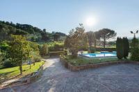 The swimming pool at or close to Villa Leone
