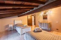 A bed or beds in a room at Villa Leone