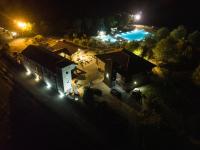 Bazén v ubytovaní Agriturismo Il Pozzo alebo v jeho blízkosti