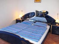 Łóżko lub łóżka w pokoju w obiekcie Apartment Villa Ursa by Interhome
