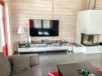 TV a/nebo společenská místnost v ubytování Holiday Home Vanamoinen by Interhome
