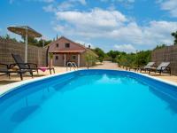 Bazén v ubytovaní Holiday Home Nina by Interhome alebo v jeho blízkosti