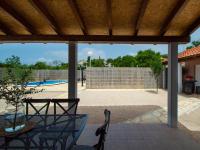 Bazén v ubytovaní Holiday Home Nina by Interhome alebo v jeho blízkosti
