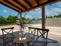 Bazén v ubytovaní Holiday Home Nina by Interhome alebo v jeho blízkosti