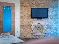 Televízia a/alebo spoločenská miestnosť v ubytovaní Holiday Home Nina by Interhome