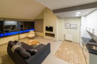 TV a/nebo společenská místnost v ubytování Apartamentos Rurales La Gloria de Yuste
