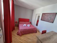 Posteľ alebo postele v izbe v ubytovaní BARBAJA SUITES IN STREET TOLEDO 205