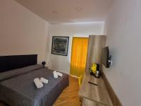 Posteľ alebo postele v izbe v ubytovaní BARBAJA SUITES IN STREET TOLEDO 205
