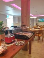 Zimmer for youにあるレストランまたは飲食店
