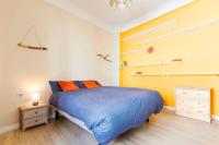 A bed or beds in a room at Casita a la Luz de la Alhambra