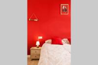 A bed or beds in a room at Casita a la Luz de la Alhambra
