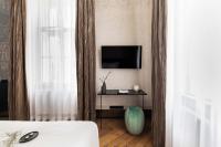 A television and/or entertainment centre at Zola Hotel - Palais de Bohème Adults Only