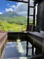旅館から撮影された、または一般的な山の景色