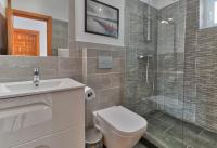 A bathroom at Nice and spacius villa near Fuengi