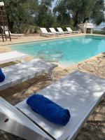 Bazén v ubytovaní Olive Grove House Paxos Loggos alebo v jeho blízkosti