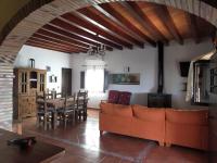 Posedenie v ubytovaní Spacious villa with large private pool and incredible views