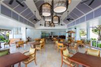 Ein Restaurant oder anderes Speiselokal in der Unterkunft Rocky's Boutique Resort - Veranda Collection Samui 