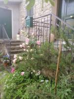 A garden outside B&B Alle Ortensie Blu