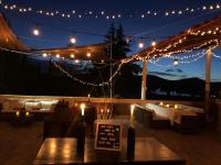 Nespecifikovaný výhled na hory nebo výhled na hory při pohledu z hotelu