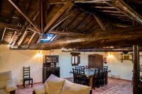 A seating area at Un espacio único, 'La Casona del Señor' con bodega