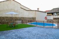 Bazén v ubytování 'El Charcón' Casa con piscina compartida nebo v jeho okolí