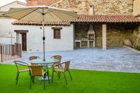 Patio nebo venkovní prostory v ubytování 'El Charcón' Casa con piscina compartida