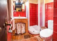 Koupelna v ubytování 'El Charcón' Casa con piscina compartida