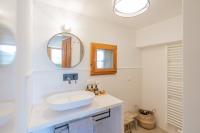 A bathroom at Kranach 5 - Wohnen beim Wein