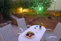 Zahrada ubytování Maria & Manos Guest House, Agios Onoufrios beach