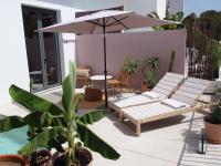 Posedenie v ubytovaní SUITES 9 MALAGA, three unique suites with private plunge pool