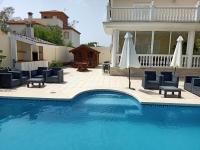 Bazén v ubytování Villa de lujo en Torremolinos nebo v jeho okolí
