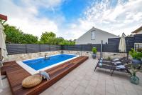 Basen w obiekcie Villa Teuta ZadarVillas lub w pobliżu