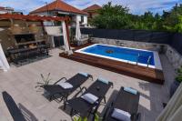 Basen w obiekcie Villa Teuta ZadarVillas lub w pobliżu