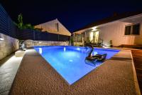 Basen w obiekcie Villa Teuta ZadarVillas lub w pobliżu