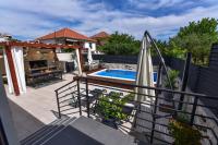 Basen w obiekcie Villa Teuta ZadarVillas lub w pobliżu