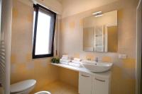 A bathroom at SUITE MORGANA in San Zeno