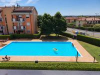 Bazén v ubytovaní Sirmione Acque del Garda Apartments alebo v jeho blízkosti