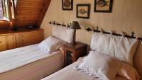 Postel nebo postele na pokoji v ubytování La Casa Bonita Cercedilla