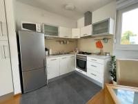 Kuchyňa alebo kuchynka v ubytovaní LIPA Apartment