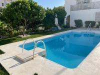 Bazén v ubytovaní Villa Blanca Marbella Center - EaW Homes alebo v jeho blízkosti