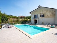 Bazén v ubytovaní Holiday Home Casa Chiara - SIC400 by Interhome alebo v jeho blízkosti