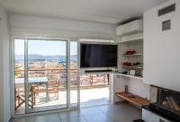 Kuchyňa alebo kuchynka v ubytovaní 5 Sterne Zeus City Apartment mit Meerblick