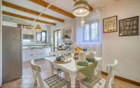 Kuchyňa alebo kuchynka v ubytovaní Casa Vacanze con piscina - Villa Bentivoglio