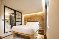 KēSa House, The Unlimited Collection managed by The Ascott Limitedにあるベッド